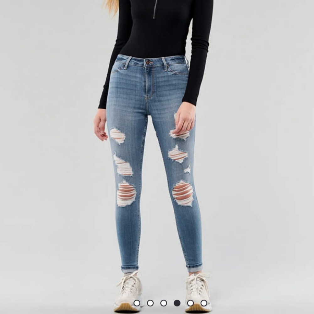 Hollister Curvy High-Rise Jeans